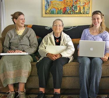 3 Generations, 1 MacBook by lyzadanger, on Flickr